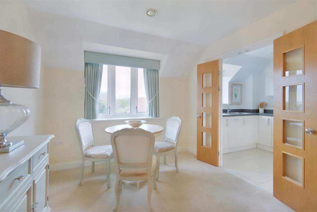 8549430-interior09.JPG
