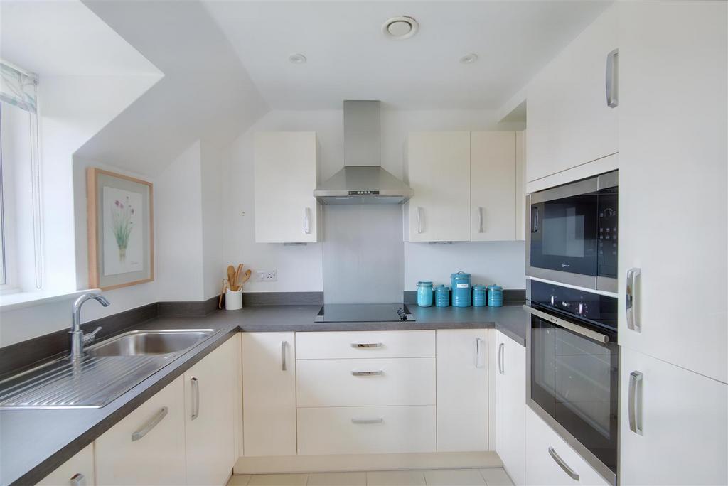 8549430-interior11.JPG