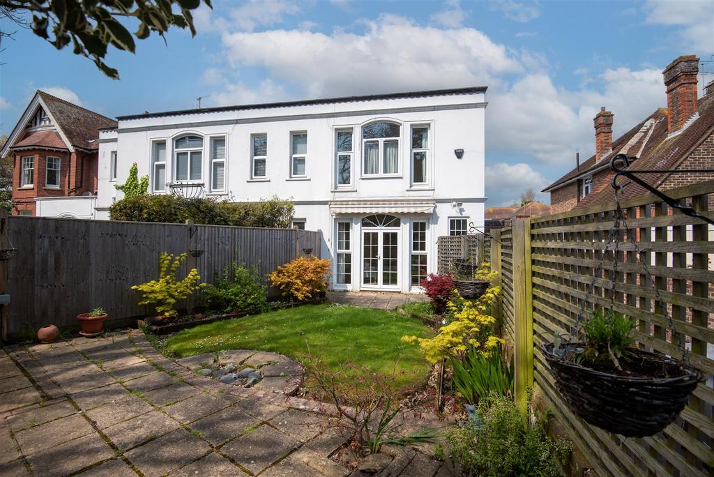 Grand Avenue, Worthing 2 bed semidetached house for sale £500,000