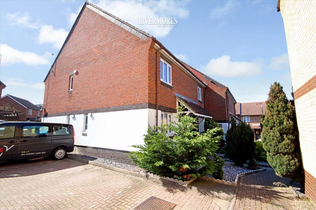 Heatherbank Close, Crayford, Kent 2 bed £1,450 pcm (£335 pw)