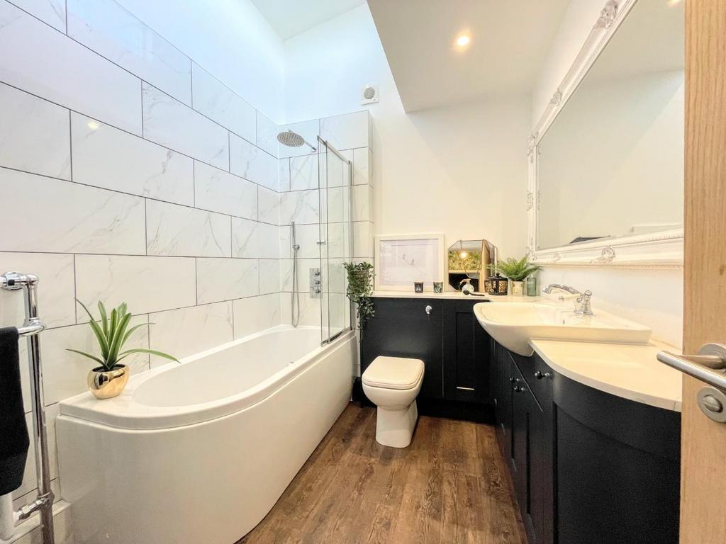 Family bathroom/w.c