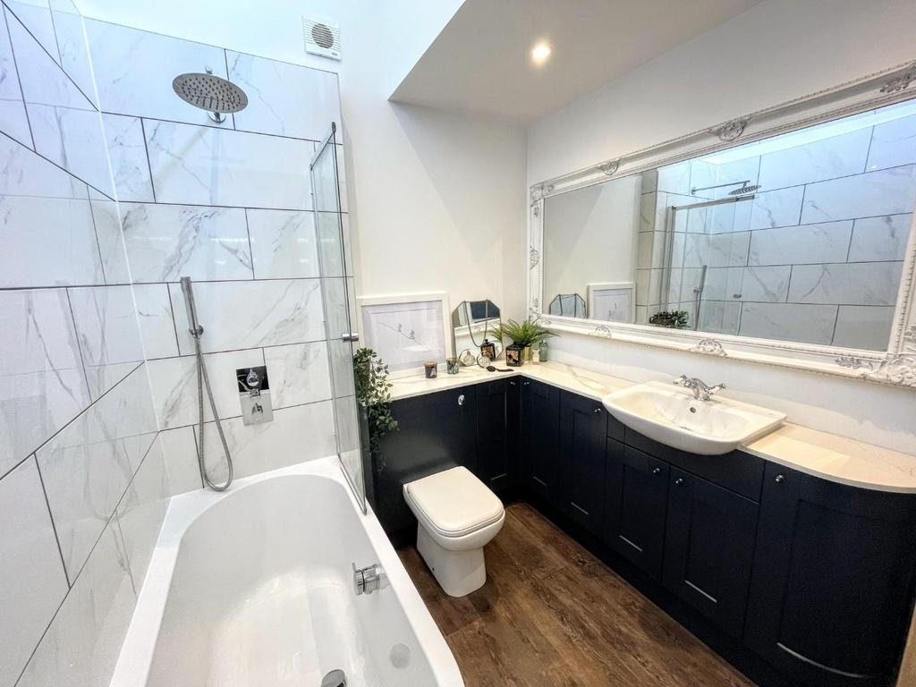 Family bathroom/w.c