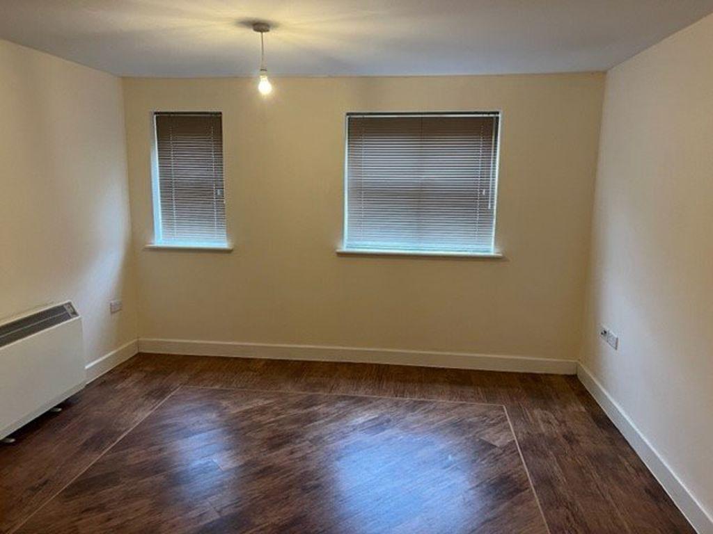 Flat Avenue Court Kettering 2 bed apartment £700 pcm (£162 pw)