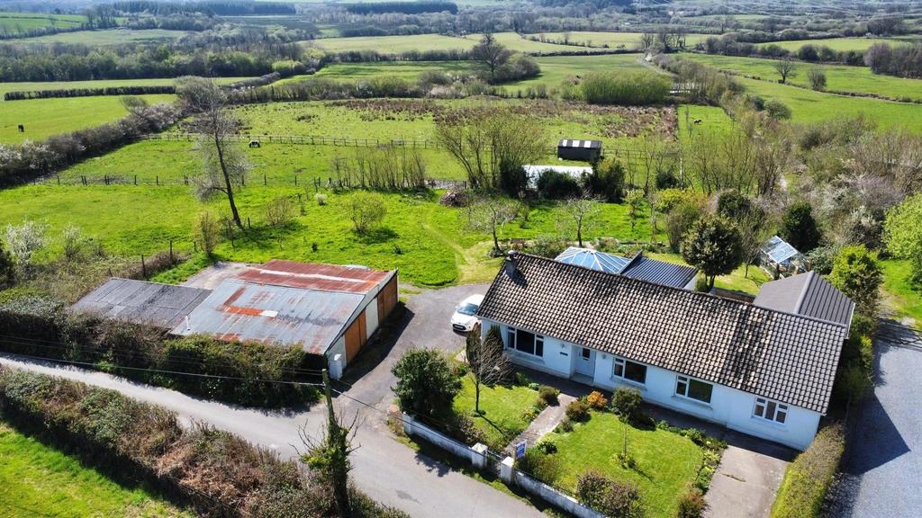 Begelly, Kilgetty 5 bed property with land for sale £525,000
