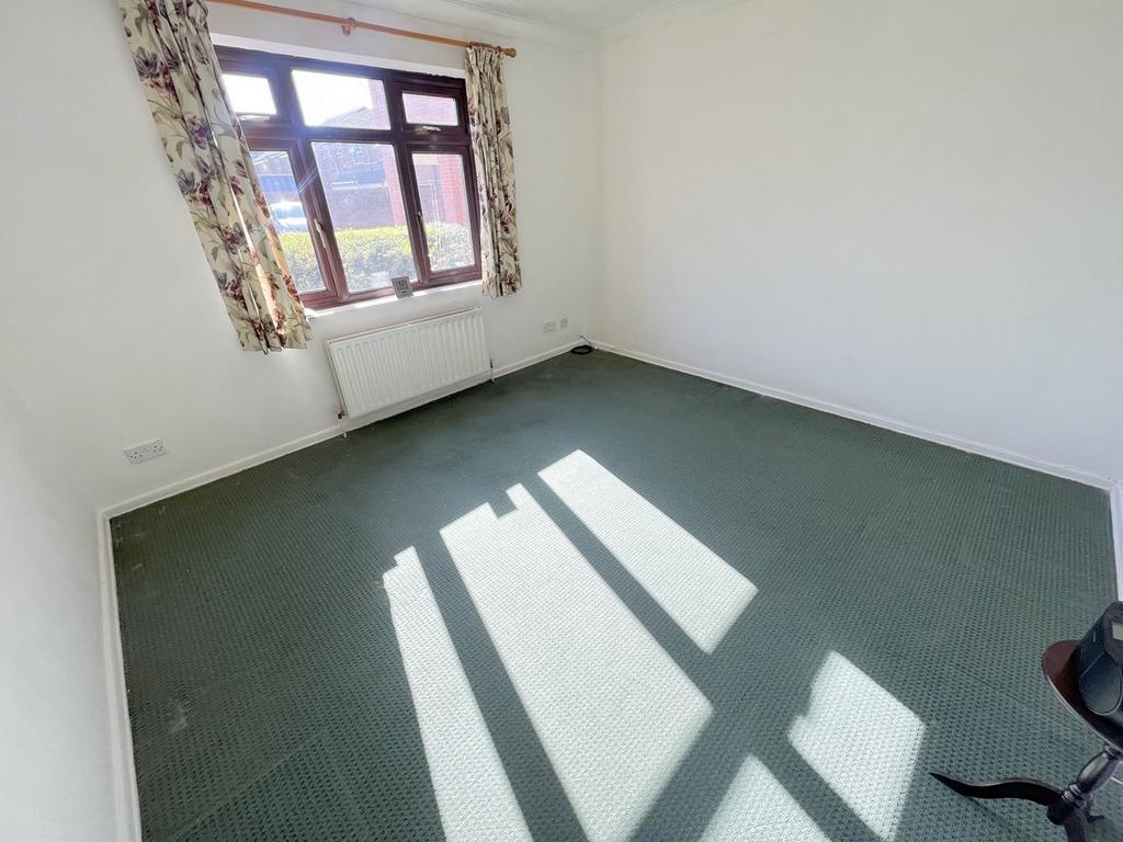 Layton Road, Parkstone, Poole, BH12 2 bed apartment for sale £186,000