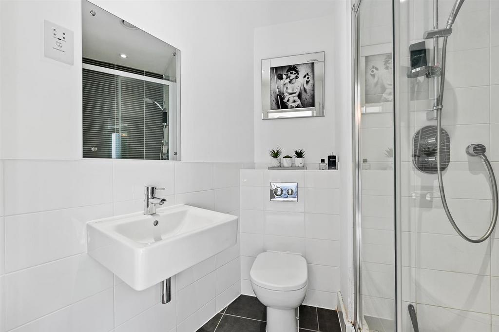 OC   4 Longman House   Ensuite1 1.jpg