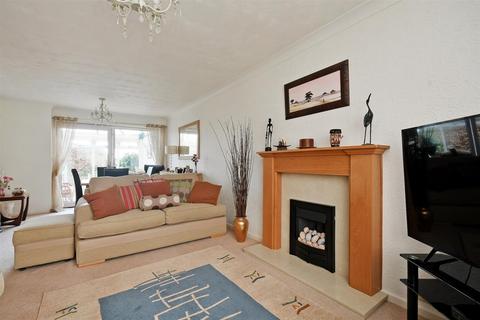 28 Chaddesden Close, Dronfield Woodhouse, Dronfield, S18 8QL