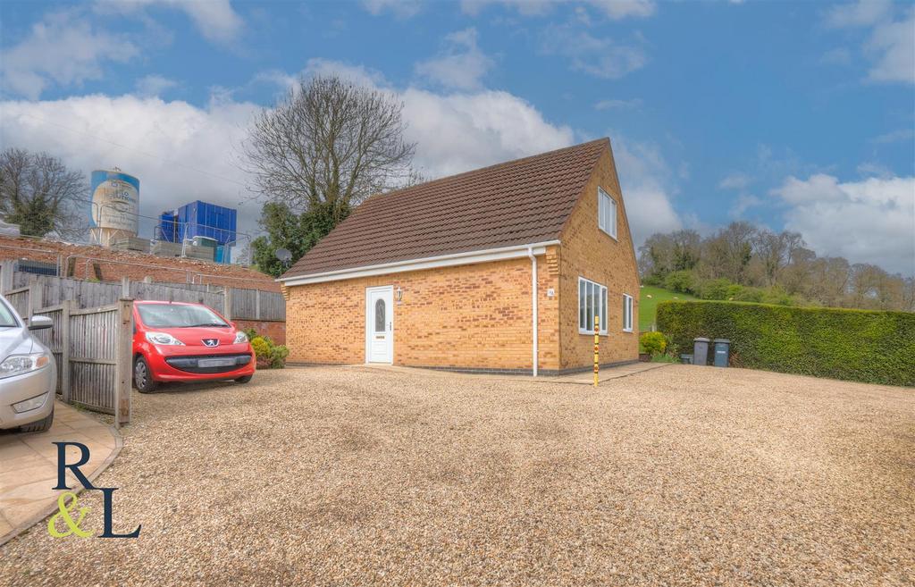 Orchard Close Burton Joyce Nottinghamshire 3 bed detached house to rent