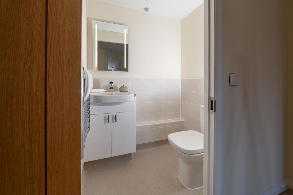 Apartment 18 WC