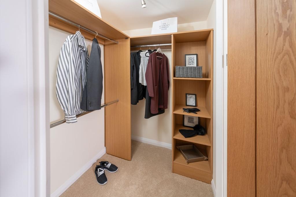 Apartment 18 walk in wardrobe