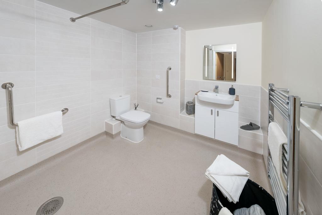 Apartment 18 Shower room