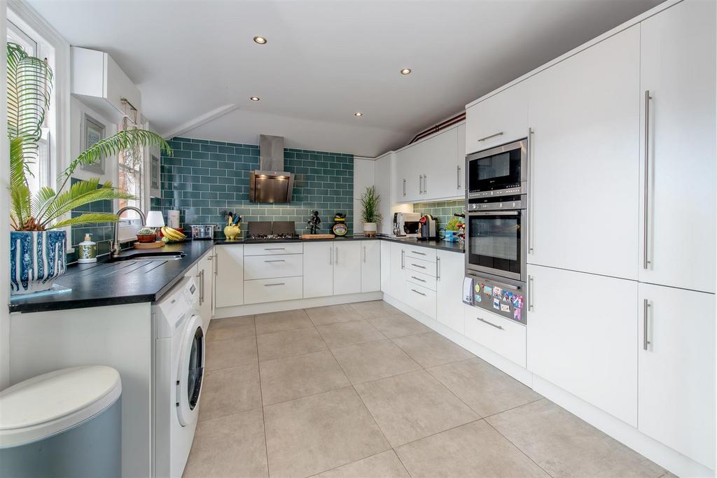 Middleway, Taunton 5 bed terraced house £585,000