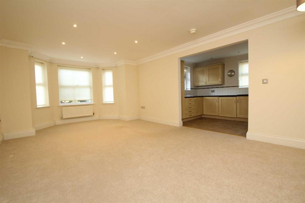 Belgravia House, Brown Street Hale 2 bed flat £1,395 pcm (£322 pw)