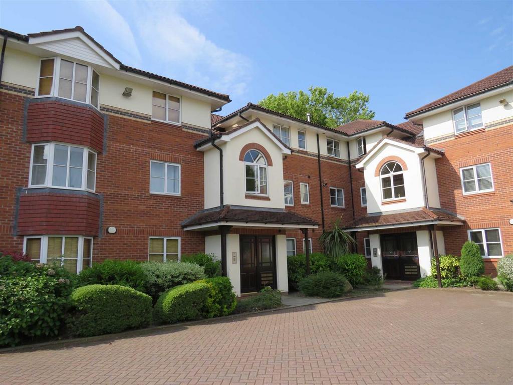 Chamberlain Drive, WILMSLOW 2 bed apartment £995 pcm (£230 pw)