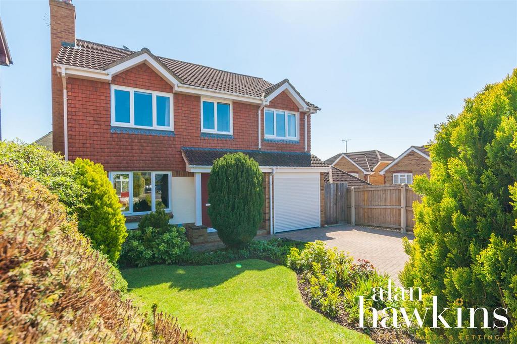 Otter Way, Royal Wootton Bassett SN4 5 bed detached house for sale £450,000