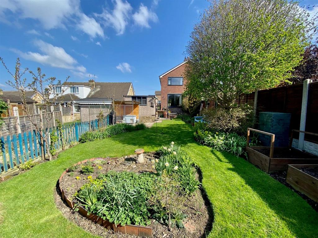 Kings Head Road, Mirfield 3 bed semidetached house for sale £250,000