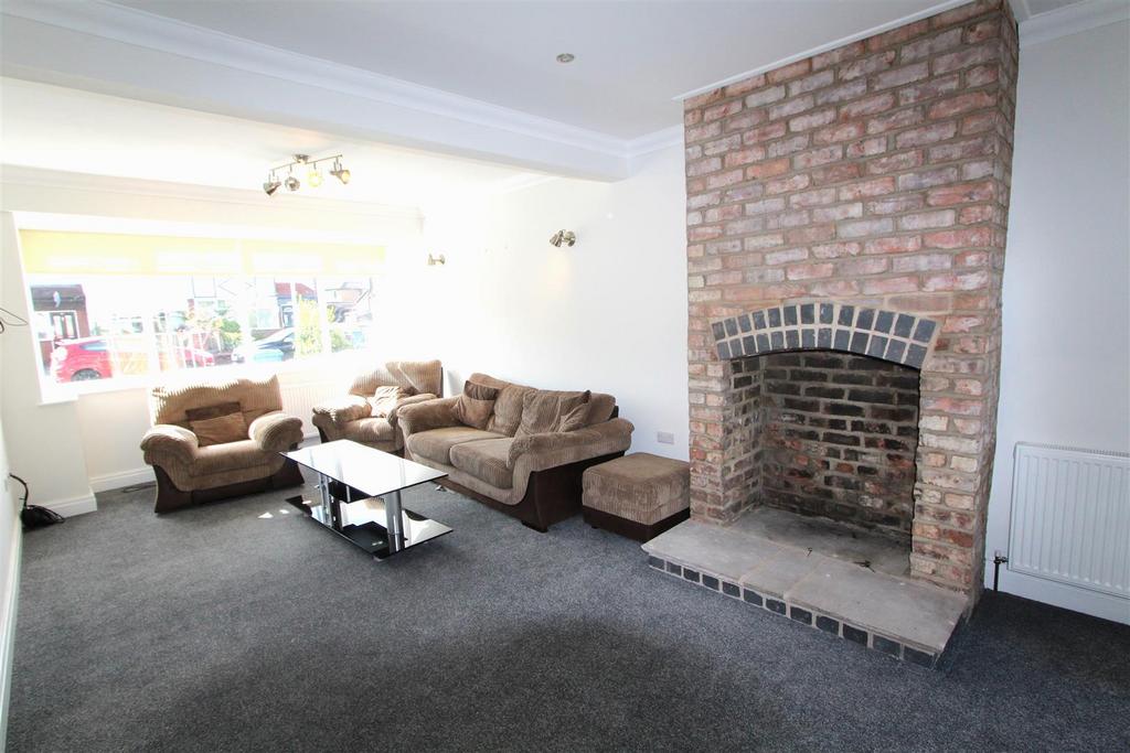 Brownhill Drive, Padgate, Warrington 3 bed semidetached house £1,150