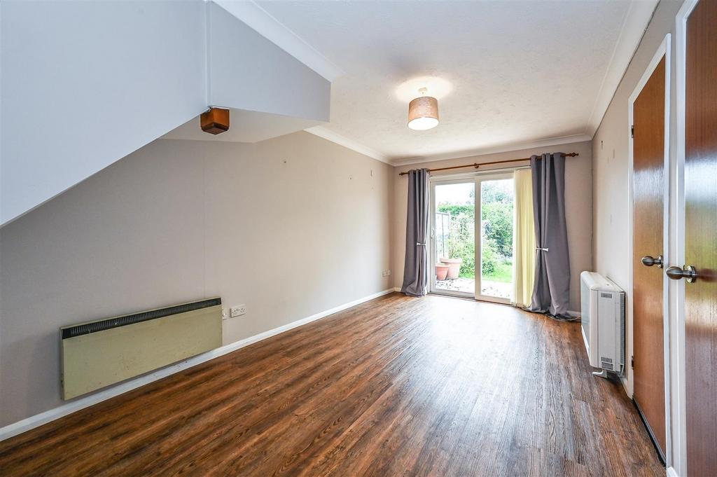 Caedwalla Drive, Tangmere, Chichester 2 bed semidetached house for