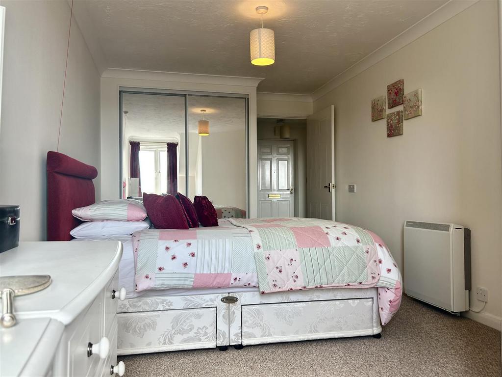 Bedroom 1.jpg