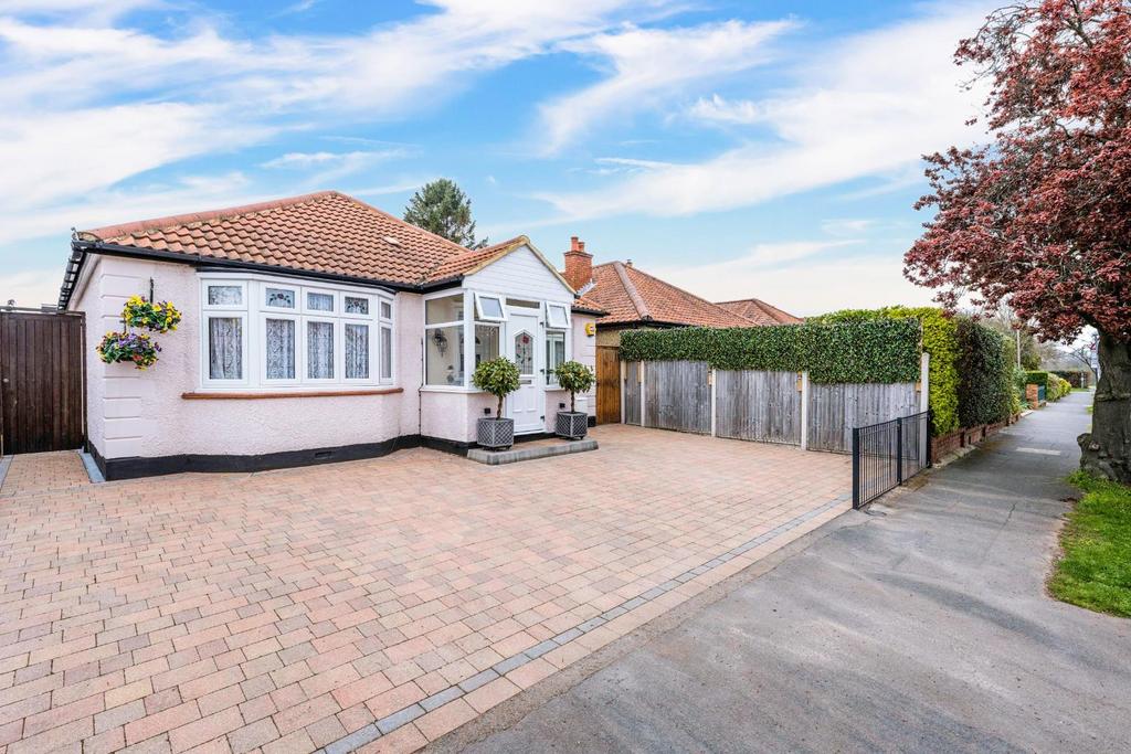Lansdowne Road, West Ewell 3 bed detached bungalow for sale £700,000
