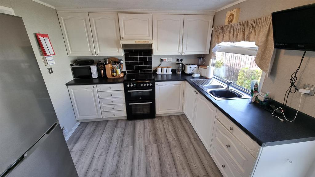 Fitted kitchen