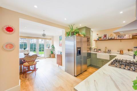 60 Browning Avenue, Worcester Park, KT4 8LD