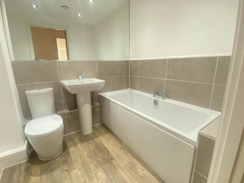 Main bathroom.jpg