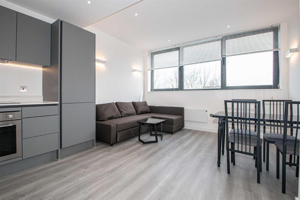 Capital Drive, Linford Wood 1 bed apartment £1,000 pcm (£231 pw)