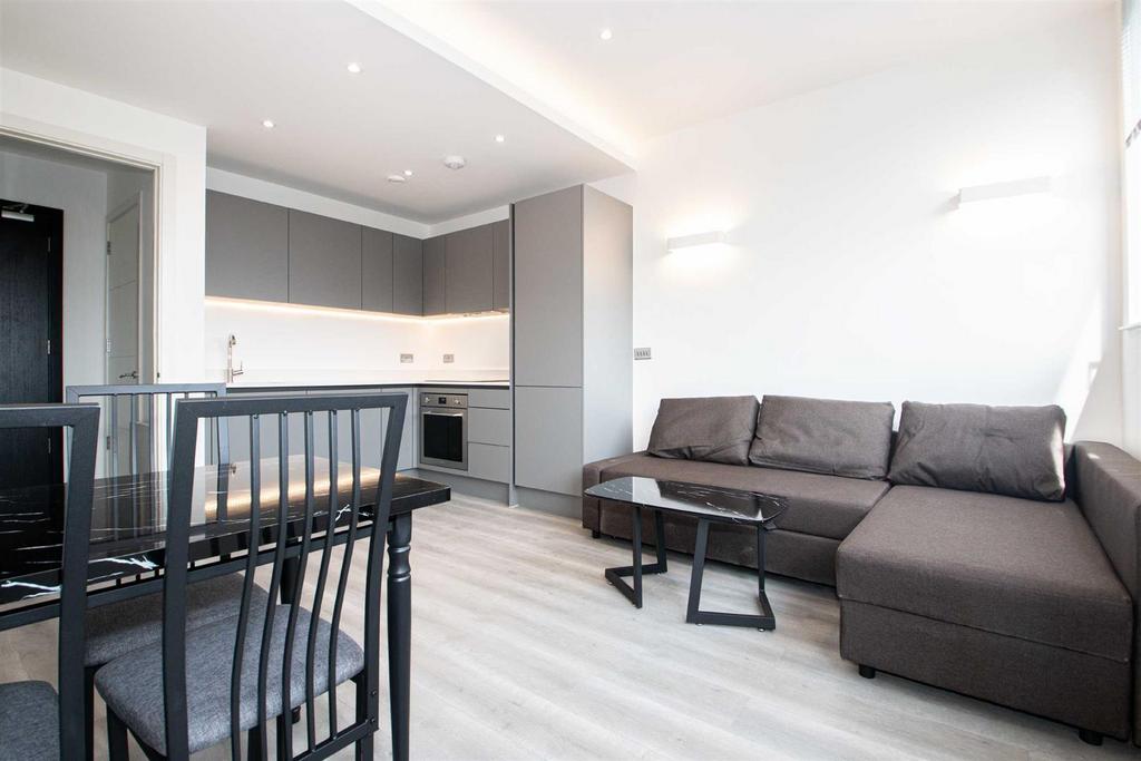 Capital Drive, Linford Wood 1 bed apartment £1,000 pcm (£231 pw)