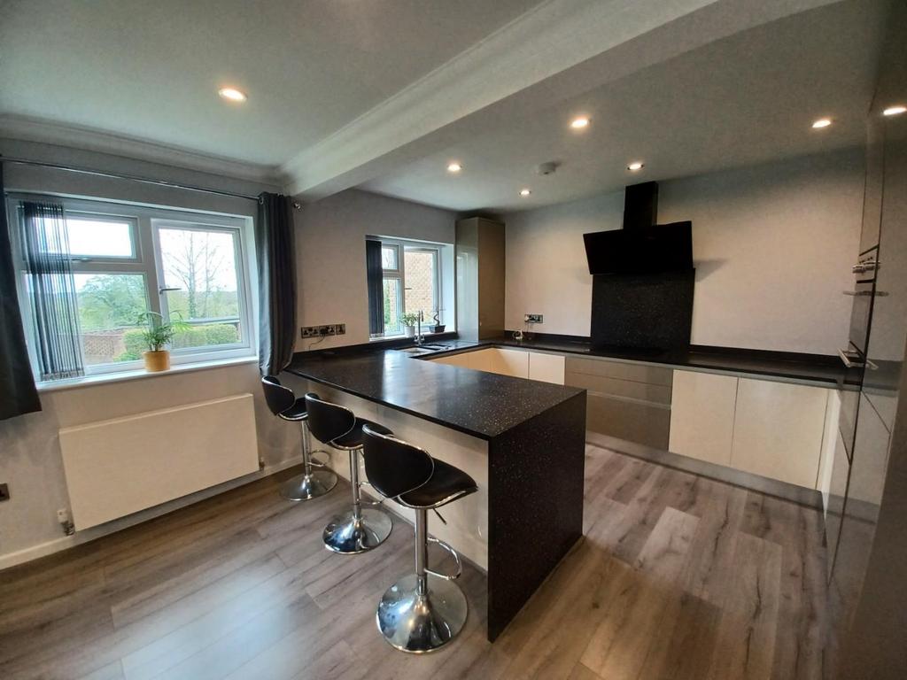 Meadow Drive, HamptonInArden, Solihull 2 bed house £950 pcm (£219 pw)