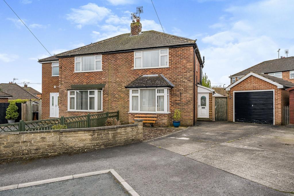 Kirkham Place, Harrogate, HG1 3 bed semidetached house for sale £250,000