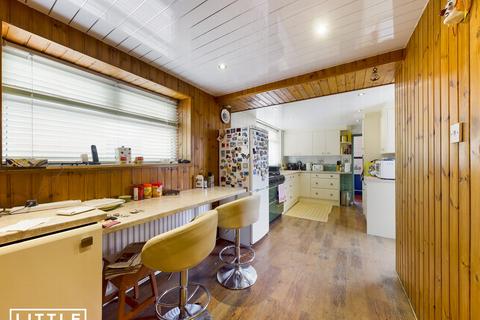 8 Grasmere Avenue, Prescot, L34 2SR