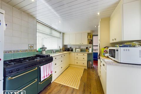 8 Grasmere Avenue, Prescot, L34 2SR