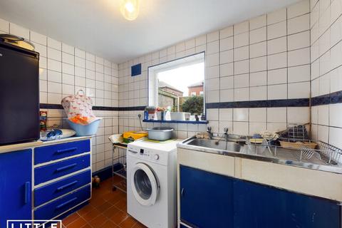 8 Grasmere Avenue, Prescot, L34 2SR
