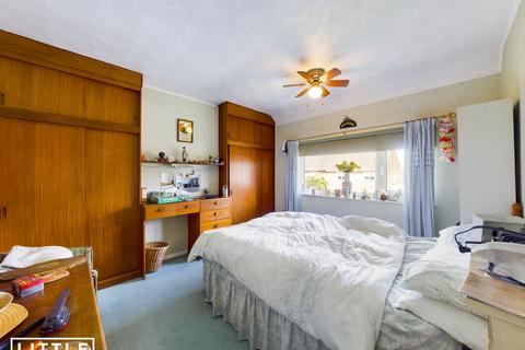 8 Grasmere Avenue, Prescot, L34 2SR