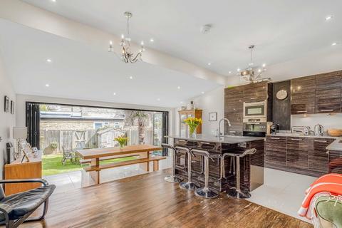 4 bedroom terraced house to rent, Radnor Road, Twickenham, TW1