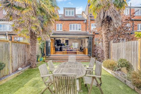 4 bedroom terraced house to rent, Radnor Road, Twickenham, TW1