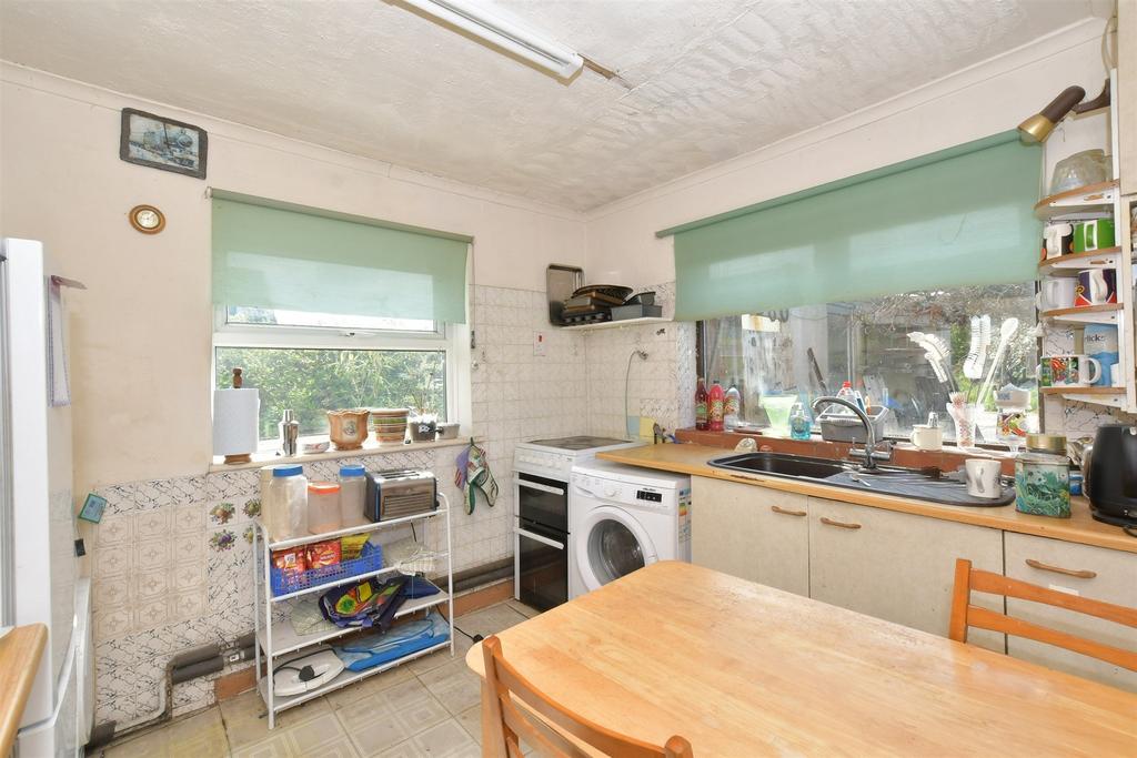 Green Lane, Clanfield, Waterlooville... 3 bed detached bungalow for sale £375,000
