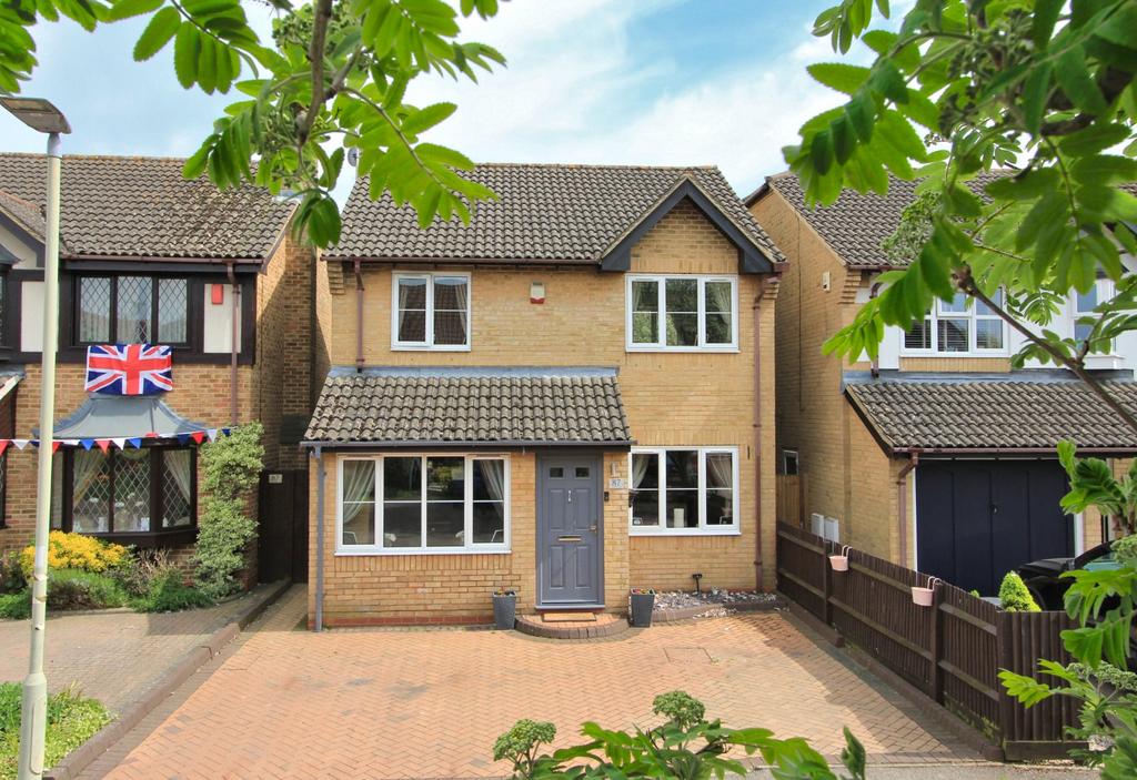Carvers Croft, Woolmer Green, Hertfordshire, SG3 4 bed detached house