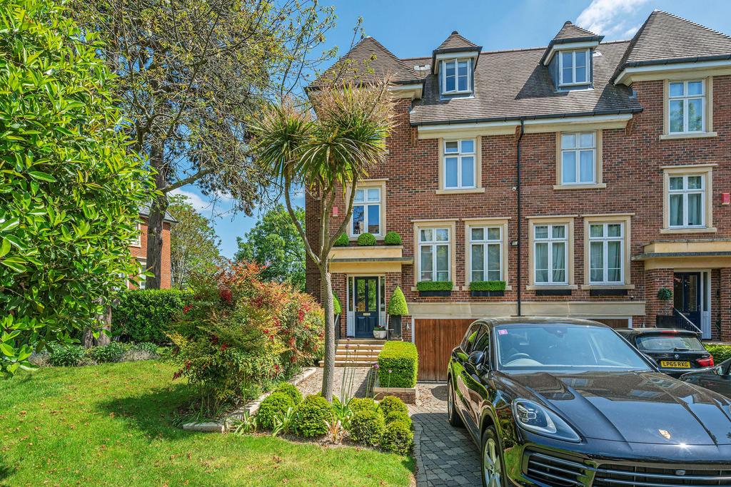 Martineau Drive, Twickenham, TW1 6 bed semidetached house £3,650,000