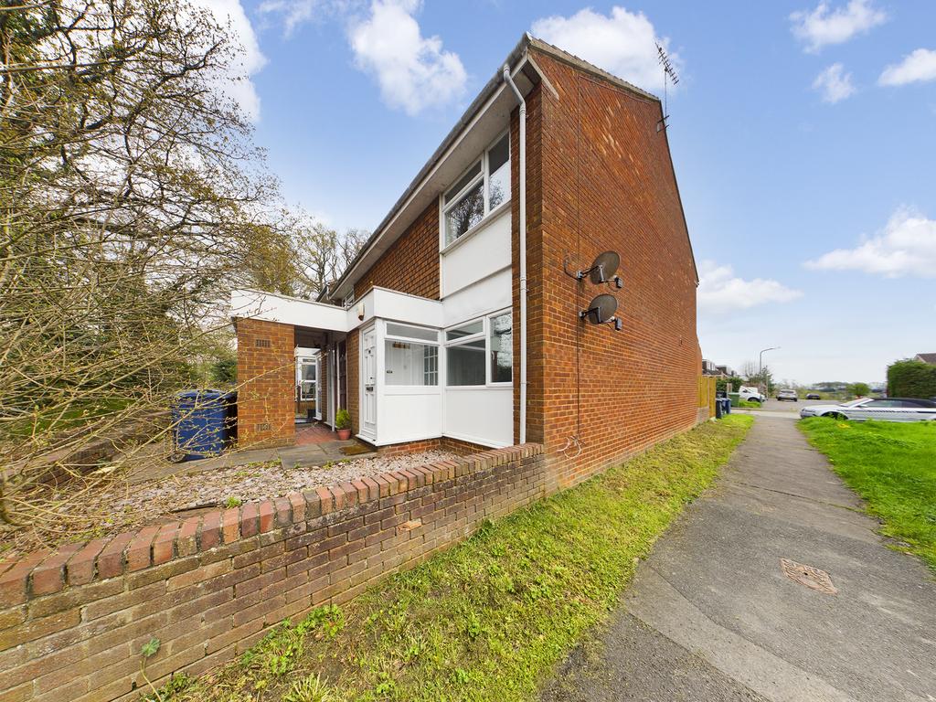 Clearbrook Close, High HP13 7BS 1 bed £1,150 pcm (£265 pw)