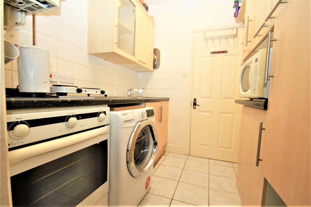 The Annexe Swakeleys Road, Ickenham... Studio £1,150 pcm (£265 pw)