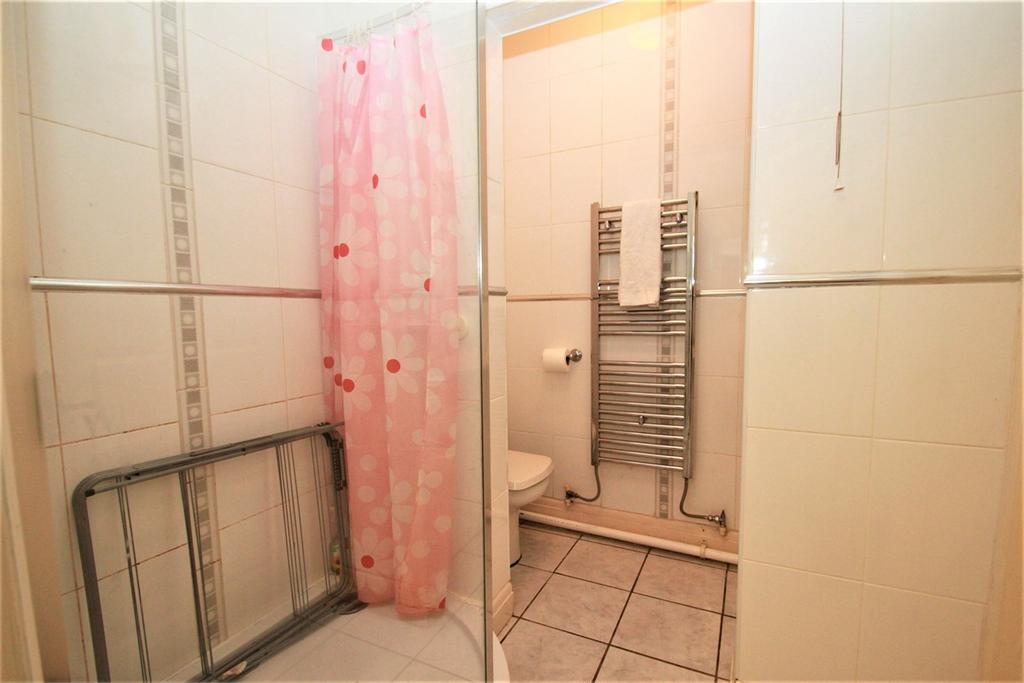 The Annexe Swakeleys Road, Ickenham... Studio £1,150 pcm (£265 pw)