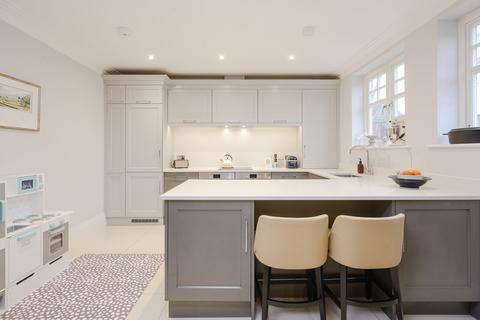 2 bedroom semi-detached house for sale - Glenavon Close, Claygate, KT10