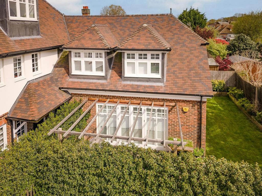 Glenavon Close, Claygate, KT10 2 bed semidetached house for sale £