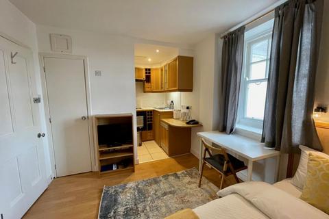 Studio to rent, Fulham Palace Road, Hammersmith, London, W6