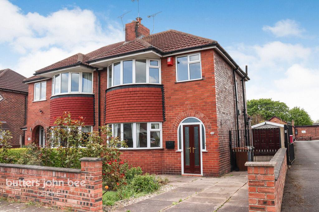 Stanhope Avenue, Crewe 3 bed semidetached house for sale £180,000