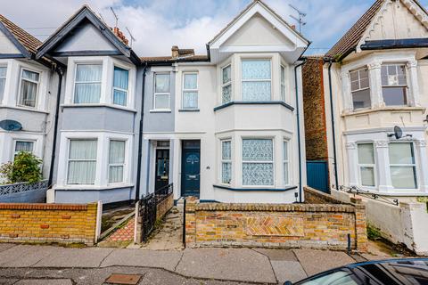 11 Burdett Avenue, Westcliff-on-sea, SS0 7JN