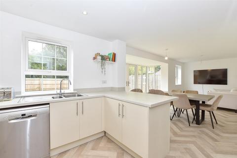 4 bedroom detached house for sale, Hegarty Way, Staplehurst, Tonbridge, Kent