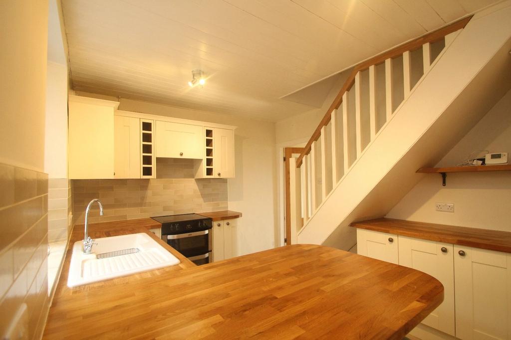 East View, Dacre Banks, Harrogate... 2 bed house to rent £850 pcm (£